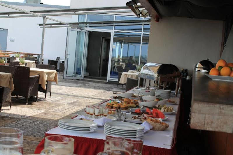 Riga Islande Hotel With Free Parking Exterior foto