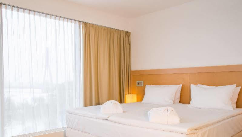 Riga Islande Hotel With Free Parking Exterior foto